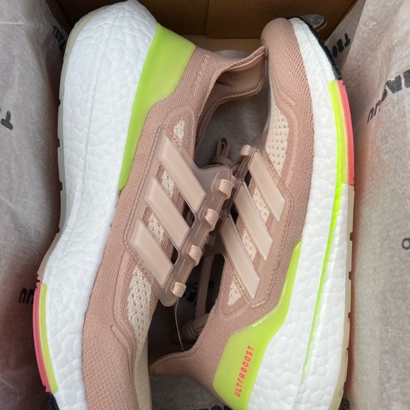 Adidas Ultraboost 21 - Picture 5 of 6